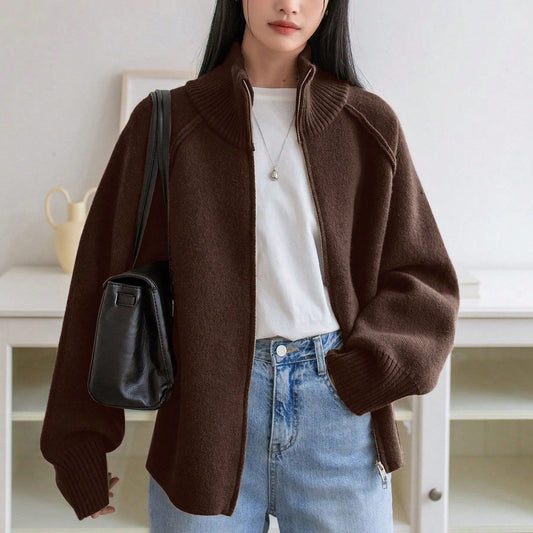 Einfarbige Strickjacke mit Stehkragen und Reißverschluss
