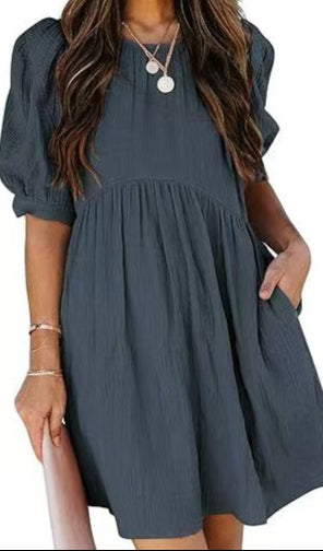 Elegantes Kleid mit Rundhalsausschnitt Puffärmeln und hoher Taille