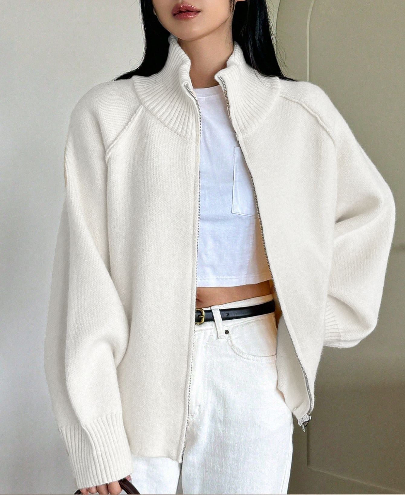 Einfarbige Strickjacke mit Stehkragen und Reißverschluss